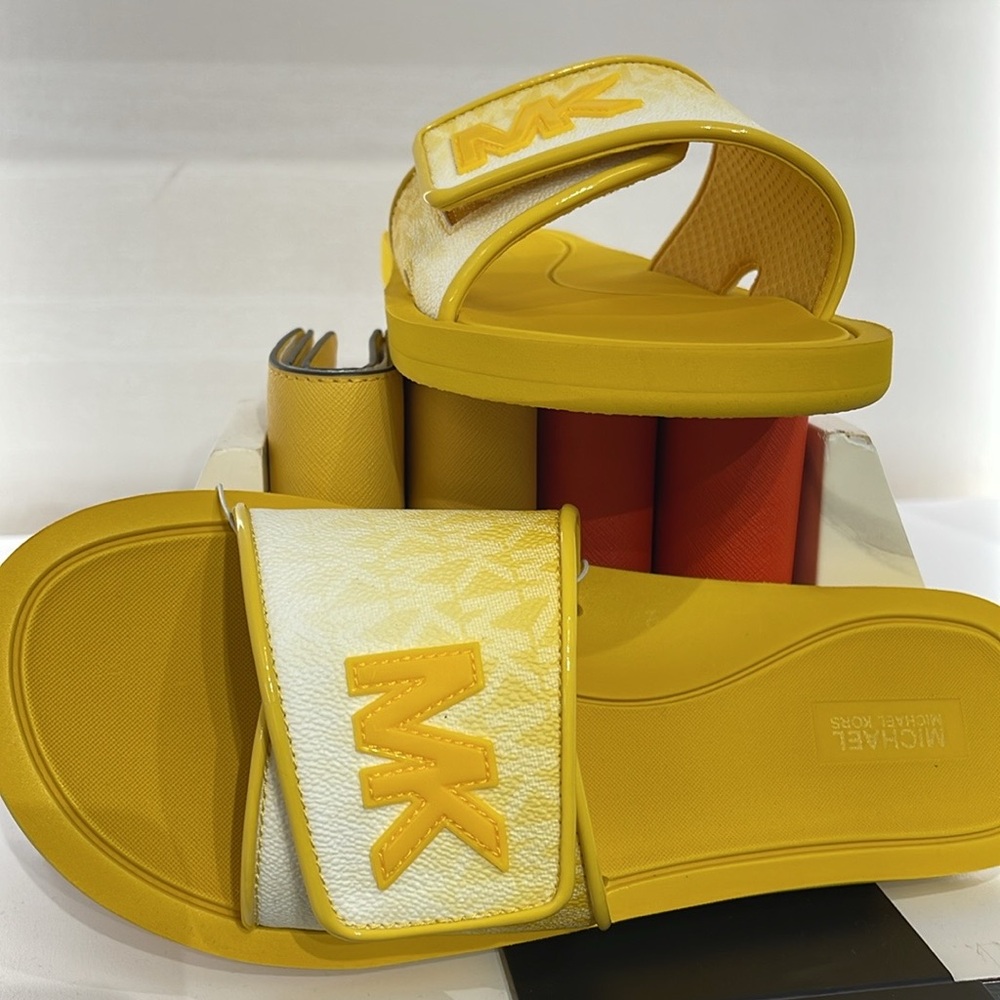 Michael Kors Slide Logo Sandals Palmer Ombré Signature
Daisy Yellow 
NWT - Picture 7 of 16